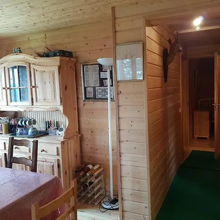 Location Bas De Chalet アパート レ・ザングル